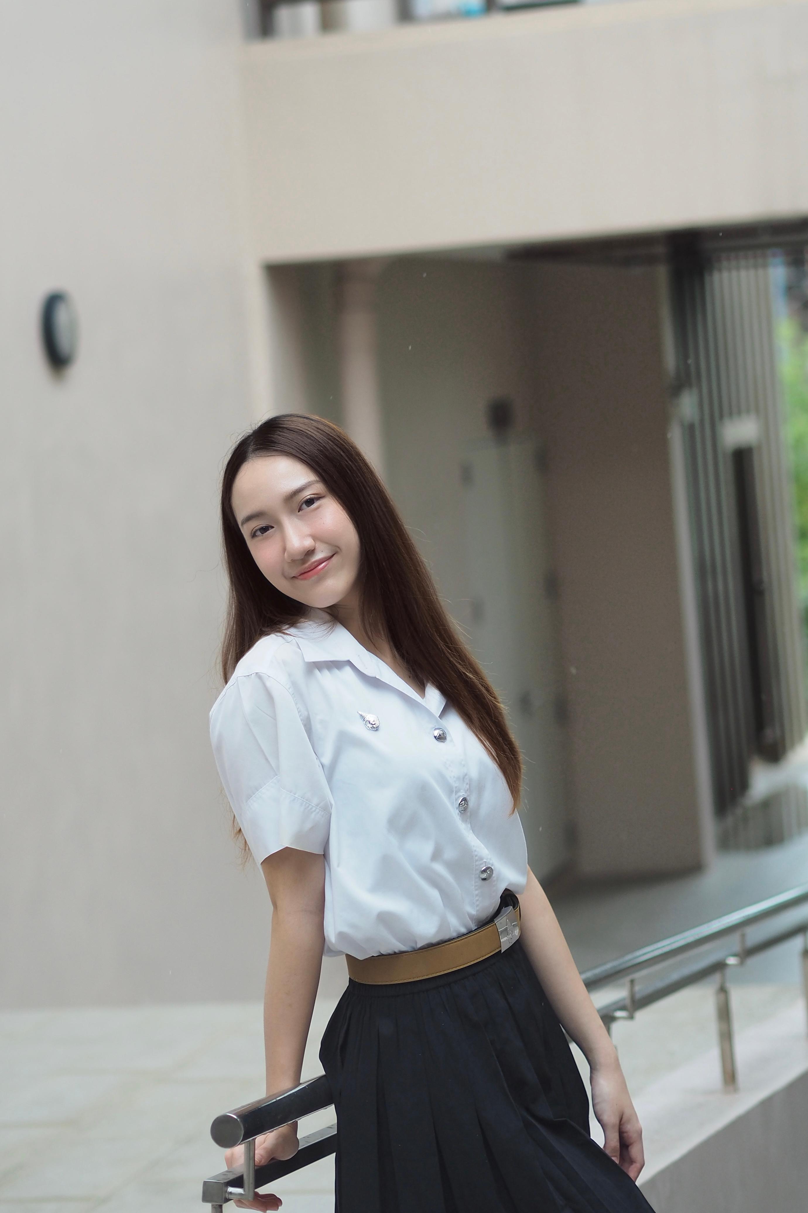 ครู ใบหม่อน